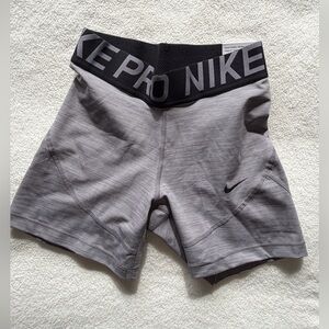 NWT Nike Pro Women's Athletic Gray Shorts 5” | Small